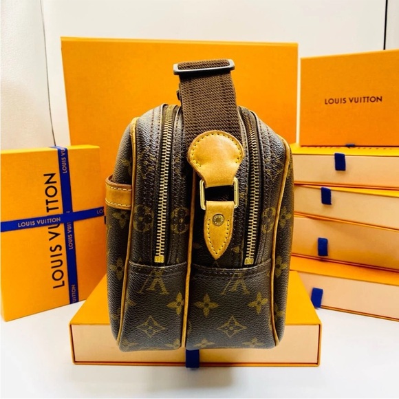 Louis Vuitton Brown Monogram Messenger Bag Unisex - Picture 4 of 9